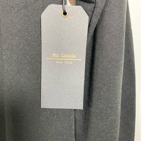 Six Lincoln N.Y. Top - Picture 2 of 4